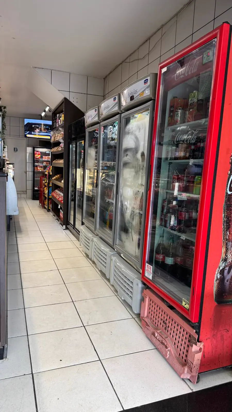 Geladeiras de bebidas na loja Artemis