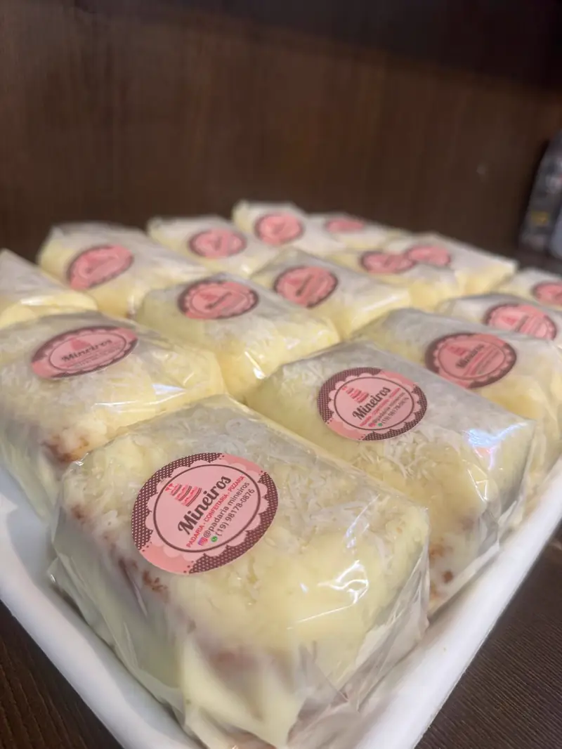 Fatias de bolo embaladas