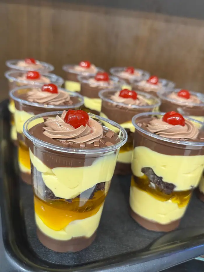 Doce no copo de maracujá com chocolate